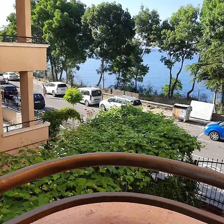 Kostovi Къща за гости 3*