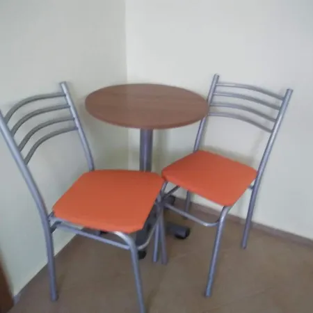 בית הארחה Kostovi